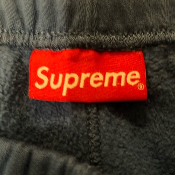Large supreme, jogging pants, super good quality, super dope! - Picture 1 of 4